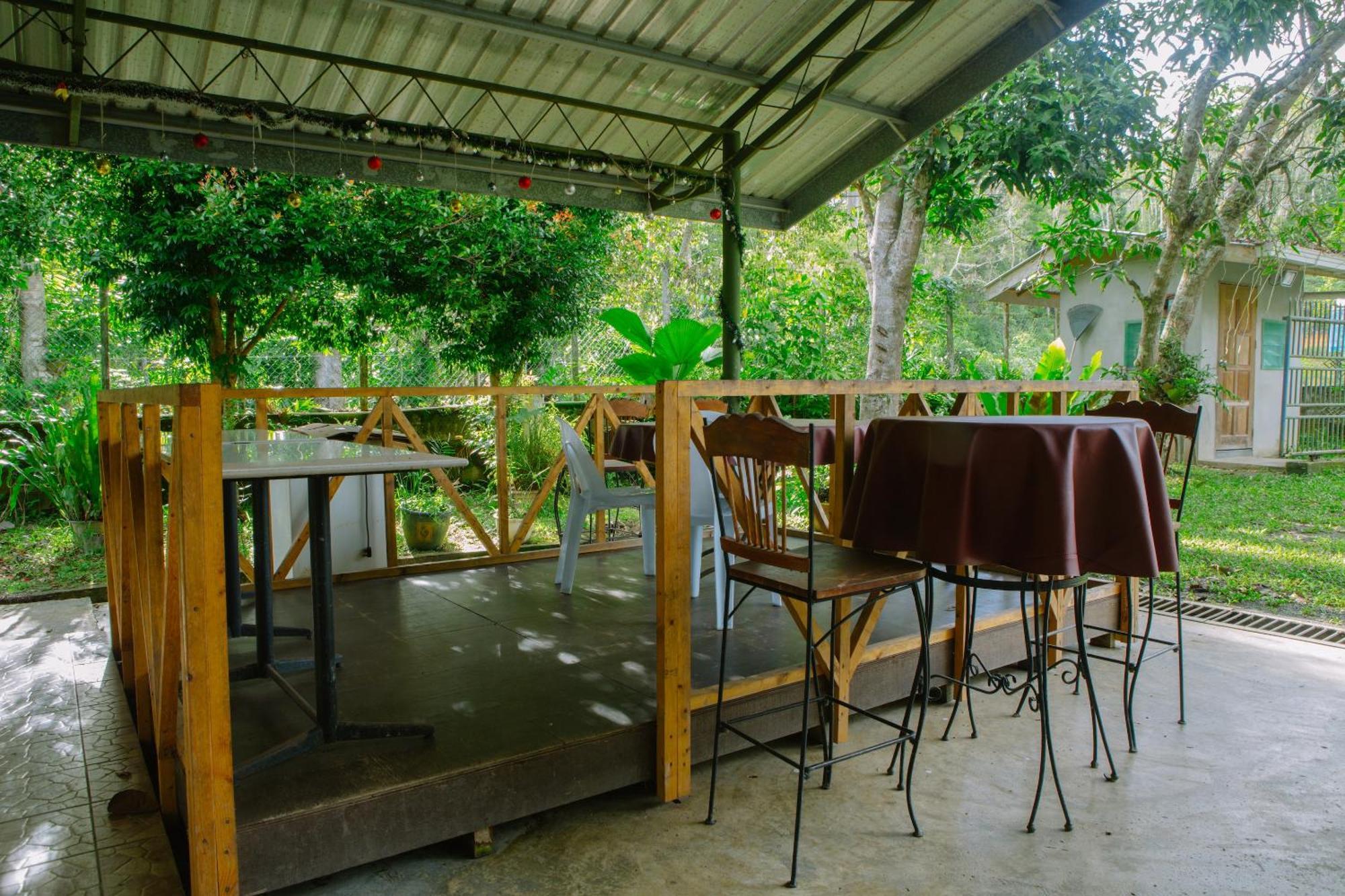 Oyo 90037 The 7 Lodge Tambunan Exterior foto
